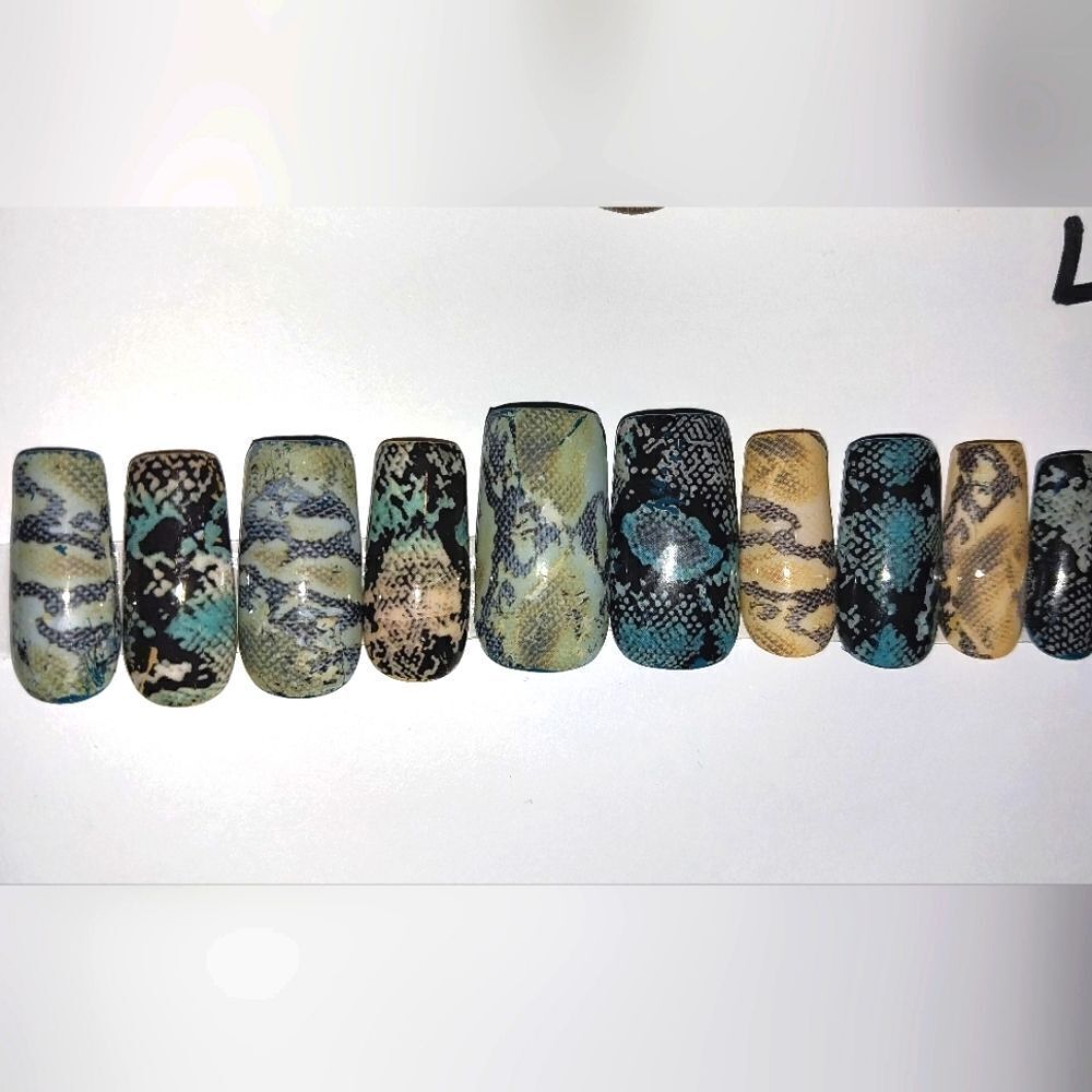 Hand crafted custom print 10pc short acrylic press on nails sz Large